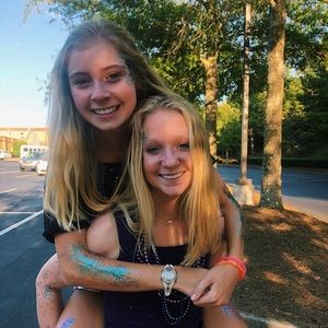 Meet your Posher, Elizabeth